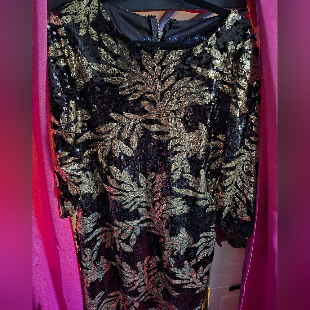 Elegant Black and Gold Sequin Dress P2P 19 Waist 17 Length 38